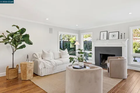 $2,095,000 | 833 Crossbrook Court, Moraga, CA 94556