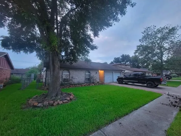 $2,000 | 10014 Carlow Lane, La Porte, TX 77571