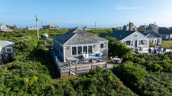 $11,500,000 | 17 Massachusetts Avenue, Nantucket, MA 02554