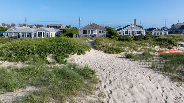 $11,500,000 | 17 Massachusetts Avenue, Nantucket, MA 02554