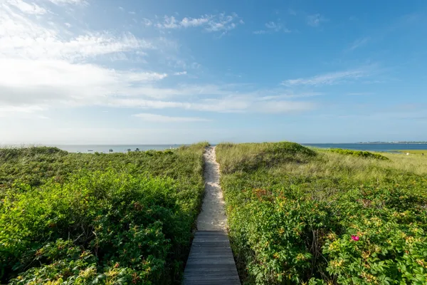 $11,500,000 | 17 Massachusetts Avenue, Nantucket, MA 02554