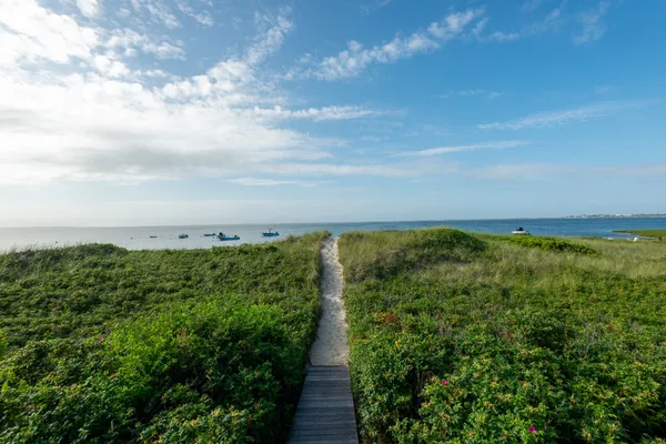 $11,500,000 | 17 Massachusetts Avenue, Nantucket, MA 02554