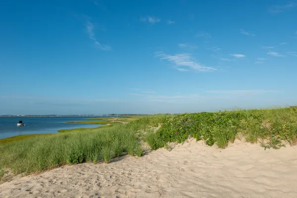 $11,500,000 | 17 Massachusetts Avenue, Nantucket, MA 02554