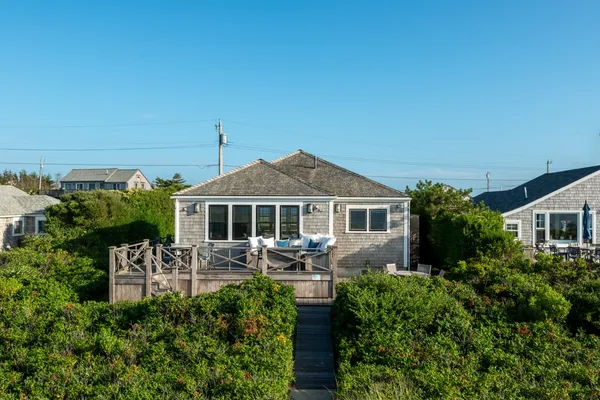 $11,500,000 | 17 Massachusetts Avenue, Nantucket, MA 02554