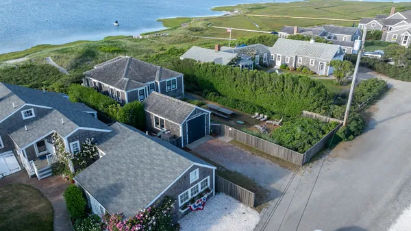 $11,500,000 | 17 Massachusetts Avenue, Nantucket, MA 02554