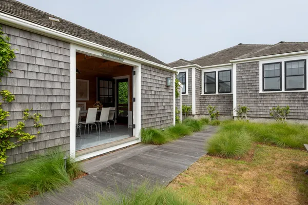 $11,500,000 | 17 Massachusetts Avenue, Nantucket, MA 02554