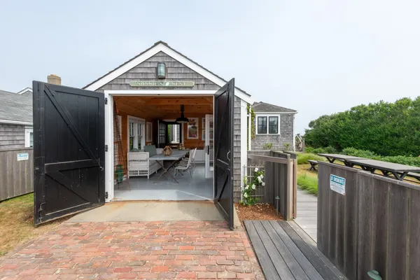 $11,500,000 | 17 Massachusetts Avenue, Nantucket, MA 02554