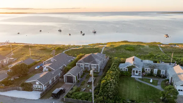 $11,500,000 | 17 Massachusetts Avenue, Nantucket, MA 02554