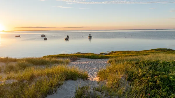 $11,500,000 | 17 Massachusetts Avenue, Nantucket, MA 02554