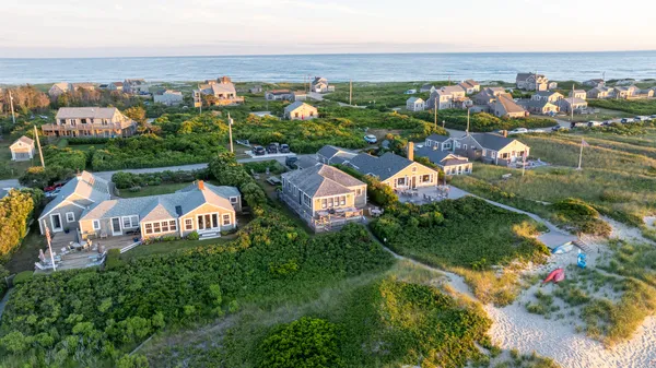 $11,500,000 | 17 Massachusetts Avenue, Nantucket, MA 02554