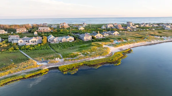 $11,500,000 | 17 Massachusetts Avenue, Nantucket, MA 02554