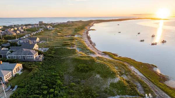$11,500,000 | 17 Massachusetts Avenue, Nantucket, MA 02554