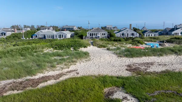 $11,500,000 | 17 Massachusetts Avenue, Nantucket, MA 02554