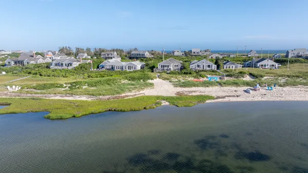 $11,500,000 | 17 Massachusetts Avenue, Nantucket, MA 02554