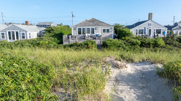 $11,500,000 | 17 Massachusetts Avenue, Nantucket, MA 02554
