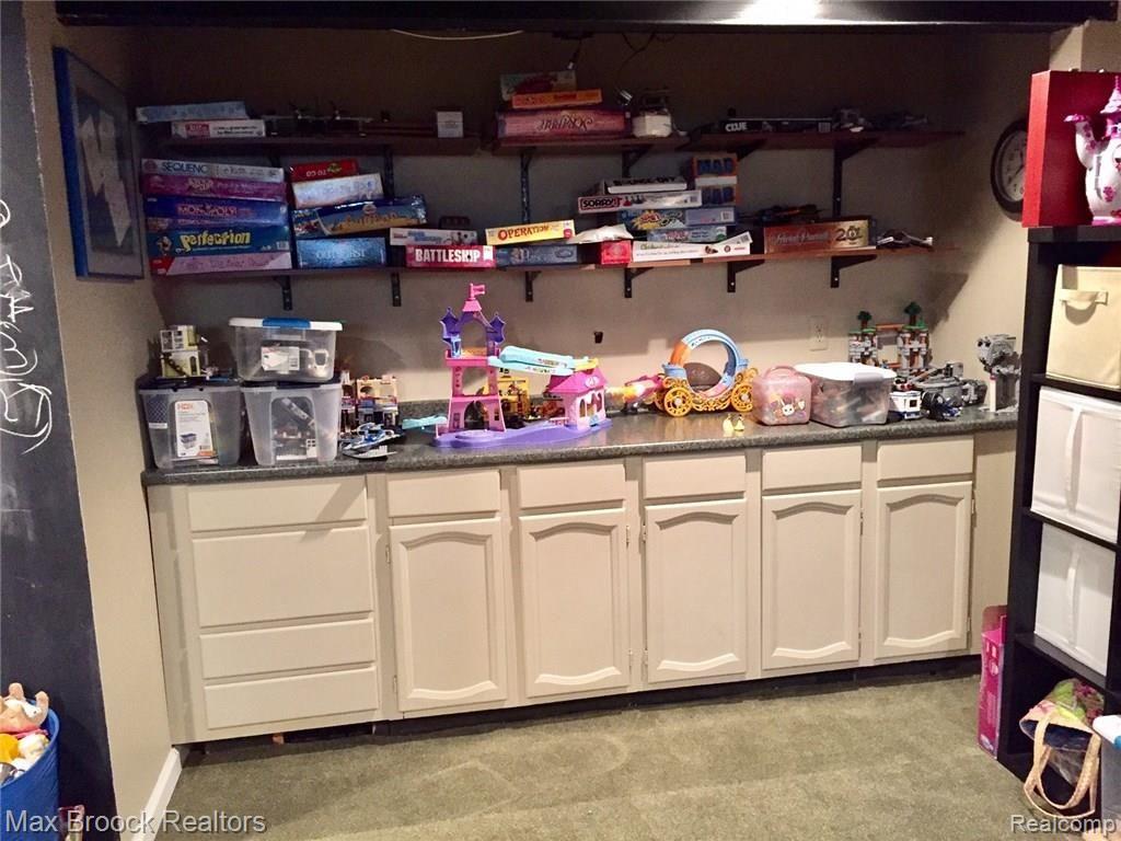 33118 Hearthstone Road Farmington Hills, MI 48334 - Photo 20 of 37
