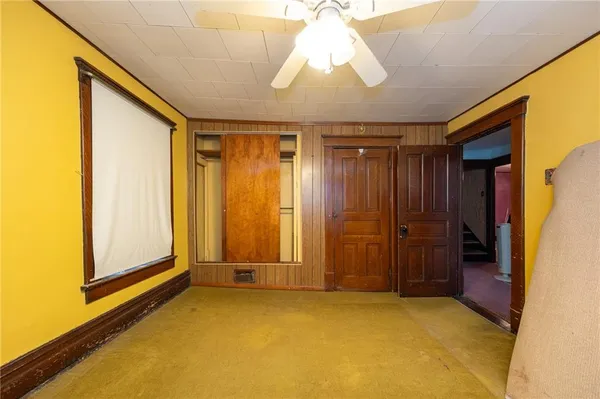 a view of an empty room with a ceiling fan