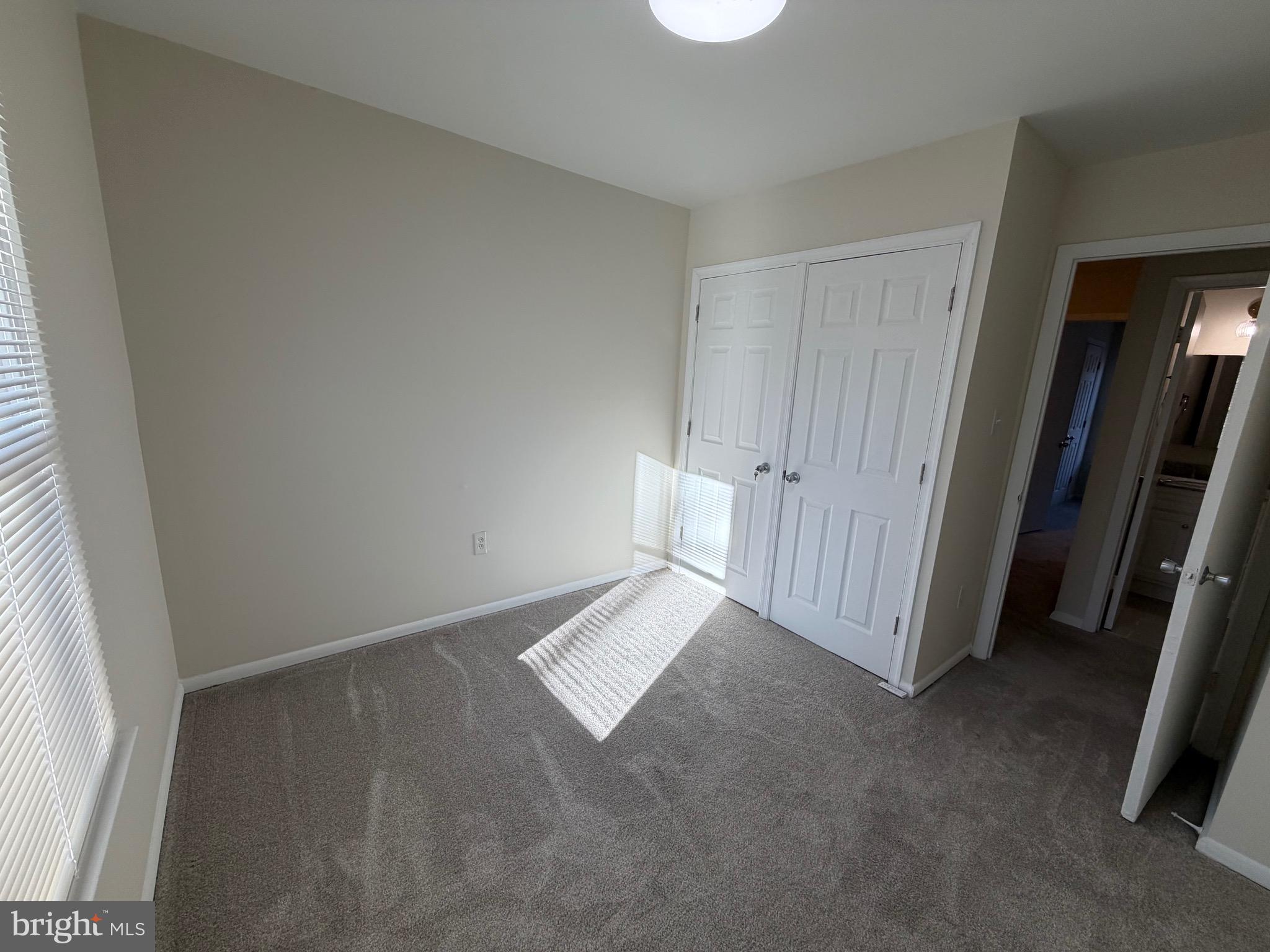 6427 Old Scotts Court Springfield, VA 22152 - Photo 18 of 27 an empty room with a mirror