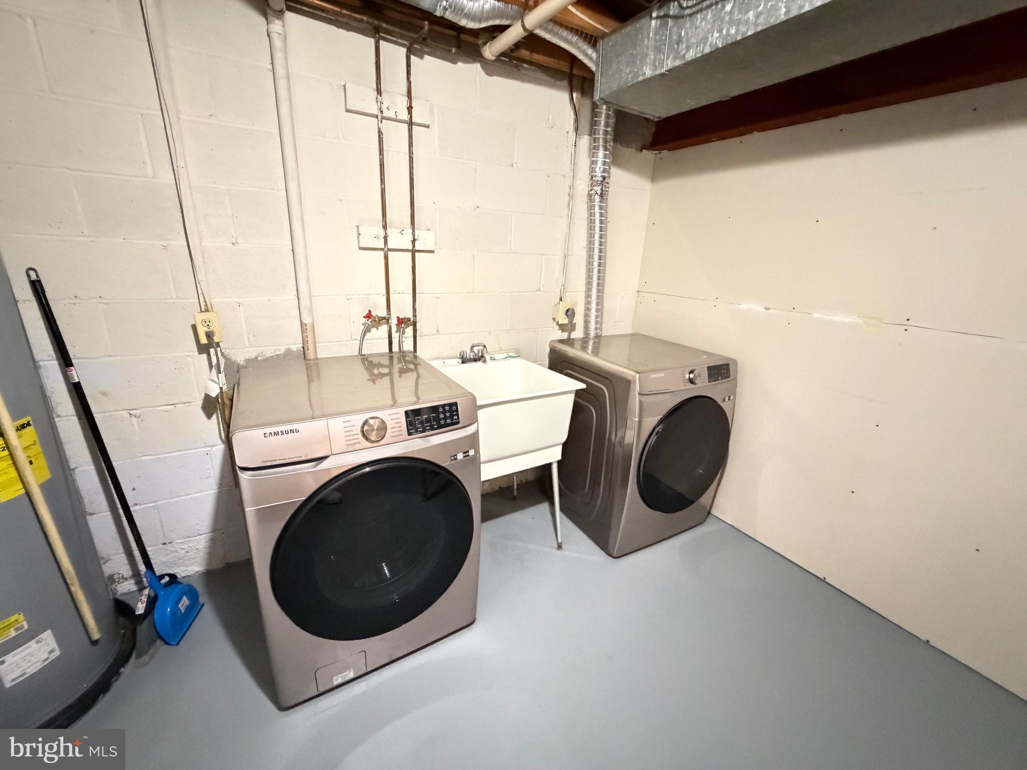 6427 Old Scotts Court Springfield, VA 22152 - Photo 24 of 27 a utility room with dryer and washer