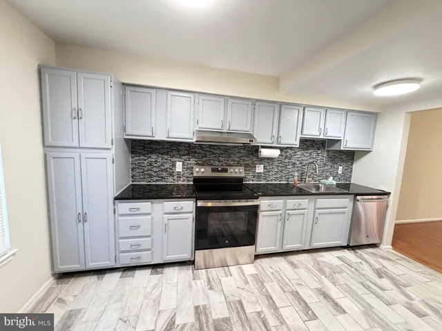 $549,900 | 6427 Old Scotts Court, Springfield, VA 22152