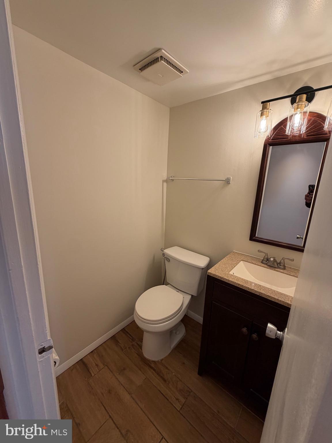 6427 Old Scotts Court Springfield, VA 22152 - Photo 9 of 27 a bathroom with a toilet and a mirror