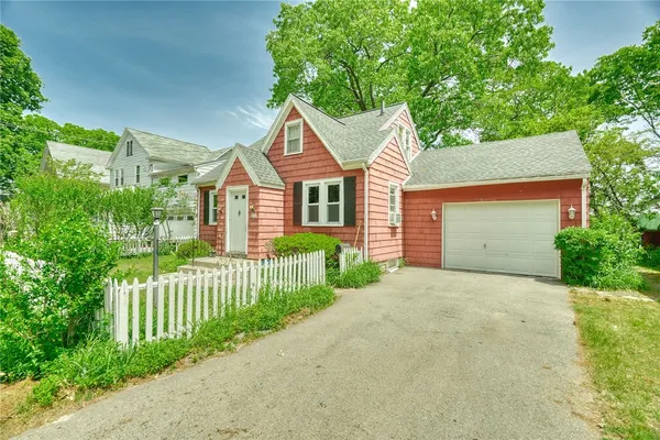 $129,900 | 166 Pleasant Avenue, Irondequoit, NY 14622