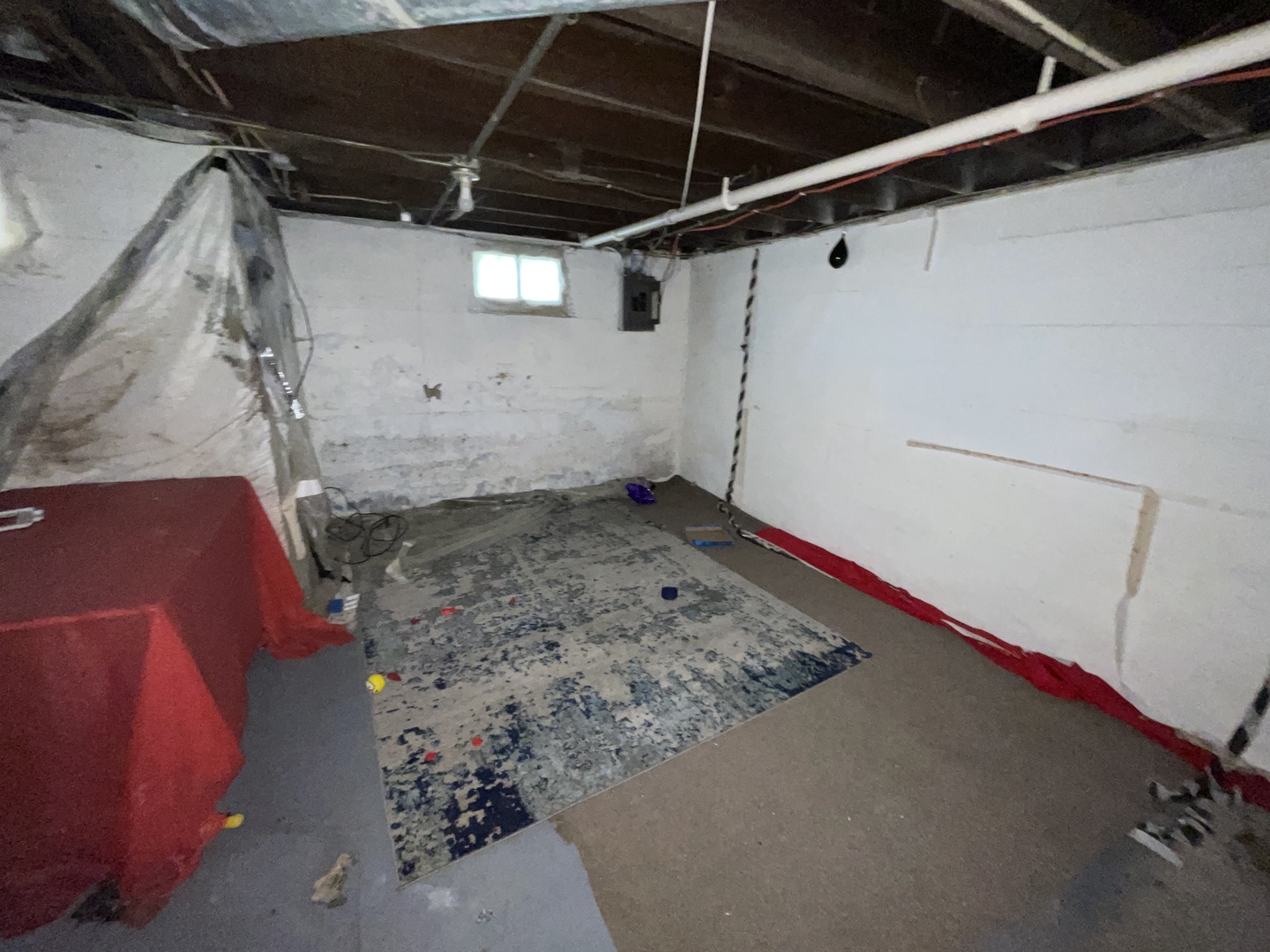 552 West Center Street Decatur, IL 62526 - Photo 14 of 26 a view of a room with racks