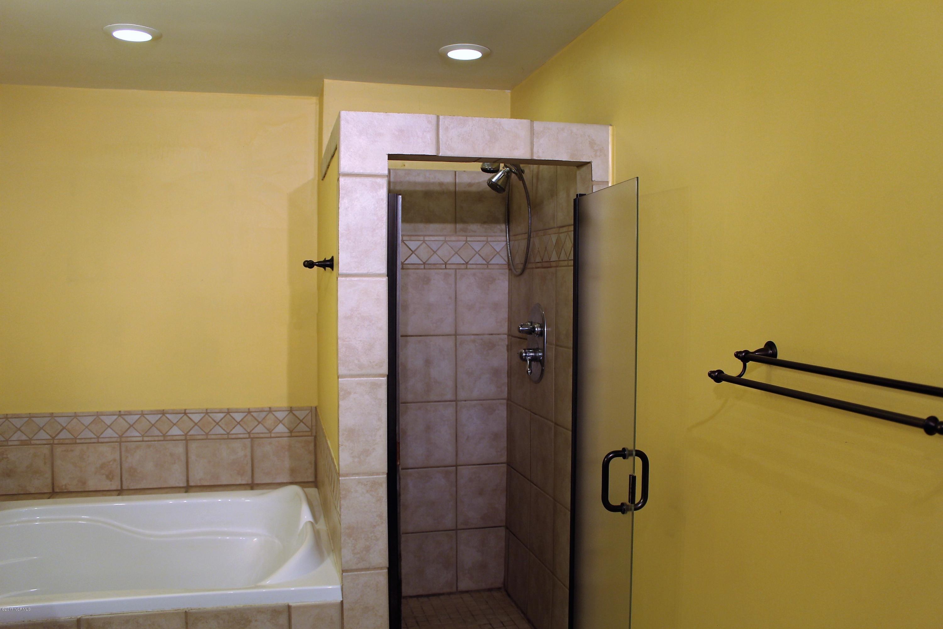 441 Sherwood Road Lumberton, NC 28358 - Photo 22 of 34 Shower
