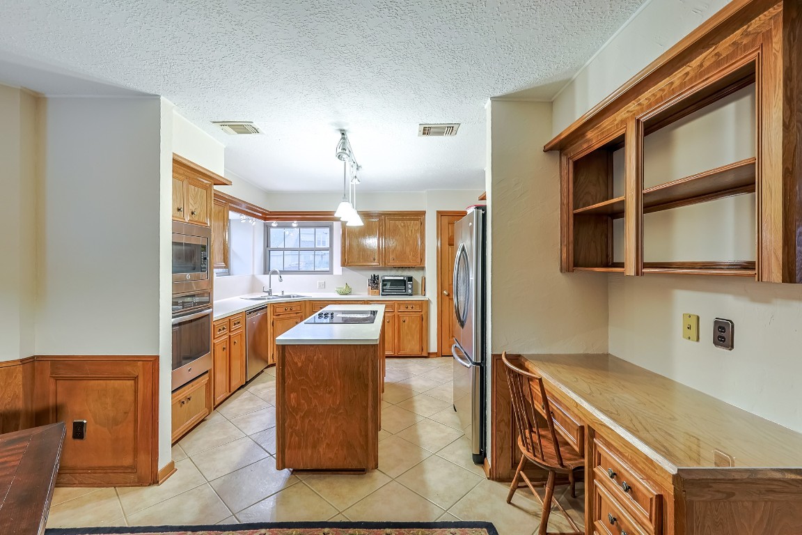 5527 Glenmere Lane Spring, TX 77379 - Photo 13 of 40 a kitchen with stainless steel appliances granite countertop a sink stove and refrigerator