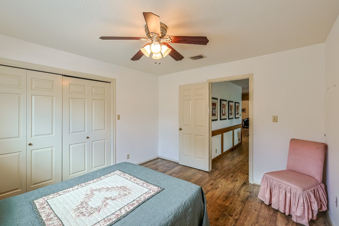 5527 Glenmere Lane Spring, TX 77379 - Photo 30 of 40 a living room with furniture and a rug