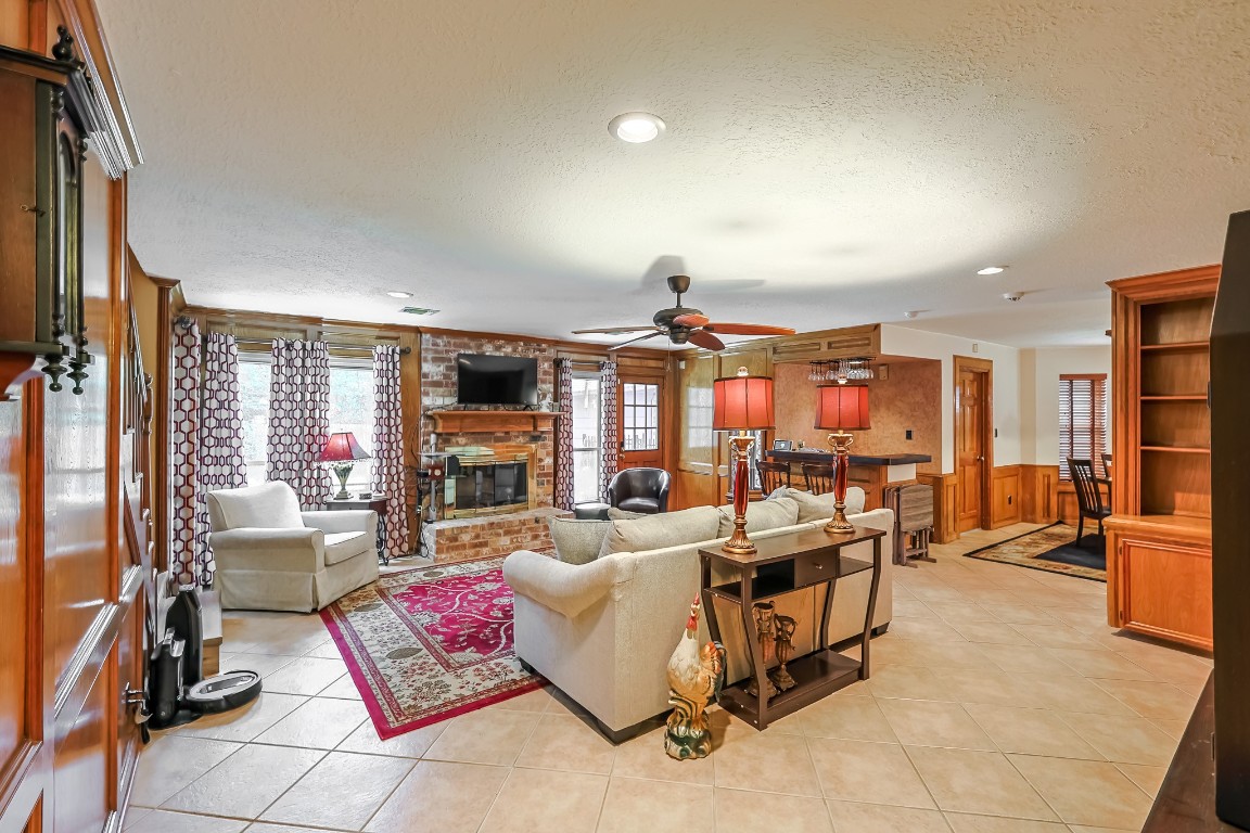 5527 Glenmere Lane Spring, TX 77379 - Photo 5 of 40 a living room with furniture and a flat screen tv