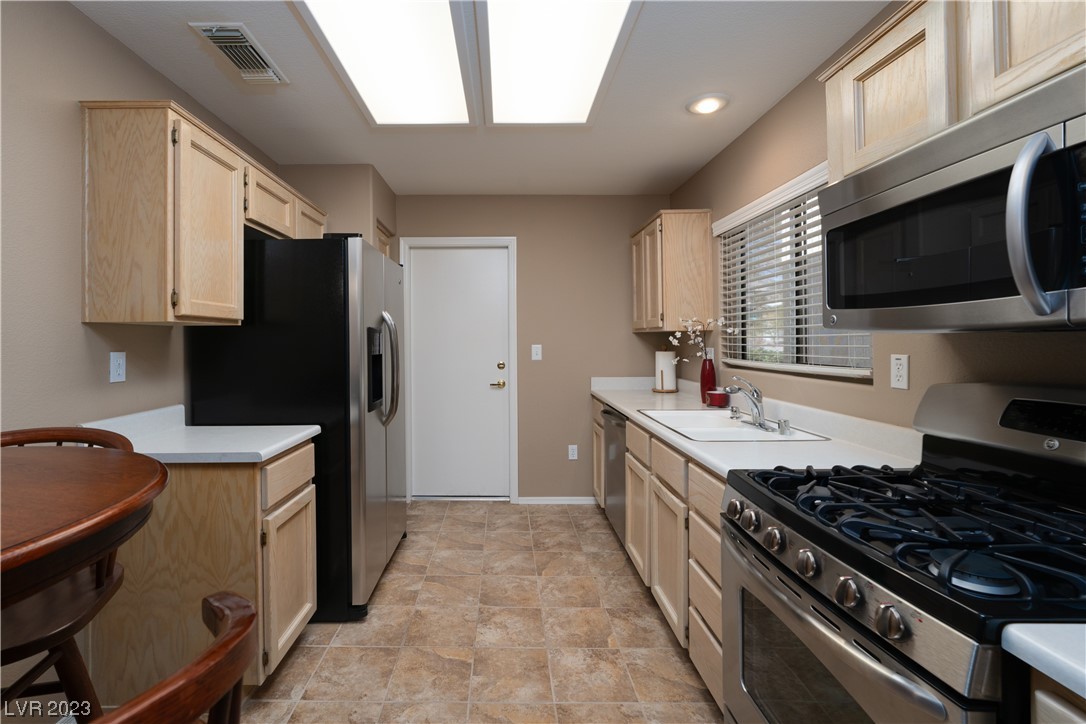 2318 Spring Water Drive Las Vegas, NV 89134 - Photo 3 of 33