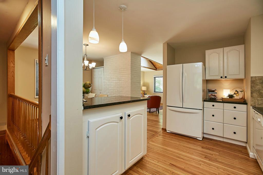 3910 Bryce Road Alexandria, VA 22312 - Photo 12 of 30 Kitchen & Dining Room