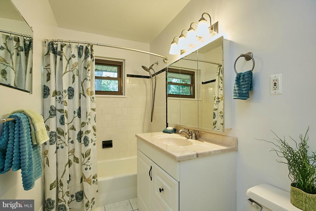 3910 Bryce Road Alexandria, VA 22312 - Photo 14 of 30 Bath #1 - Main Level-Updated Floors&Fixtures