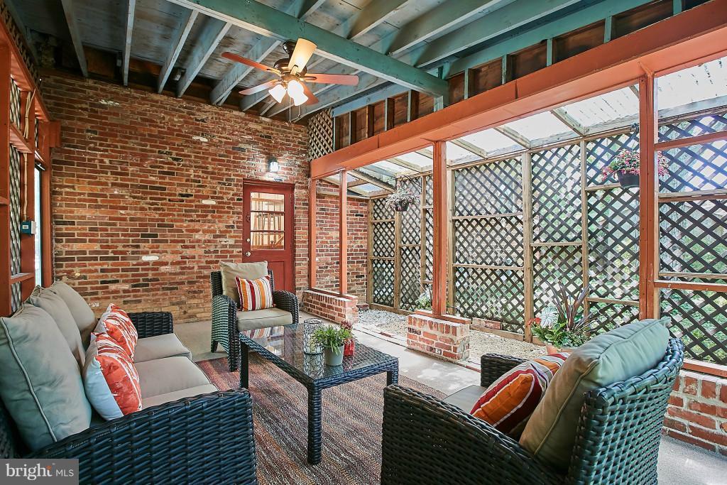 3910 Bryce Road Alexandria, VA 22312 - Photo 24 of 30 Addition/Sunroom - Relaxing Space!