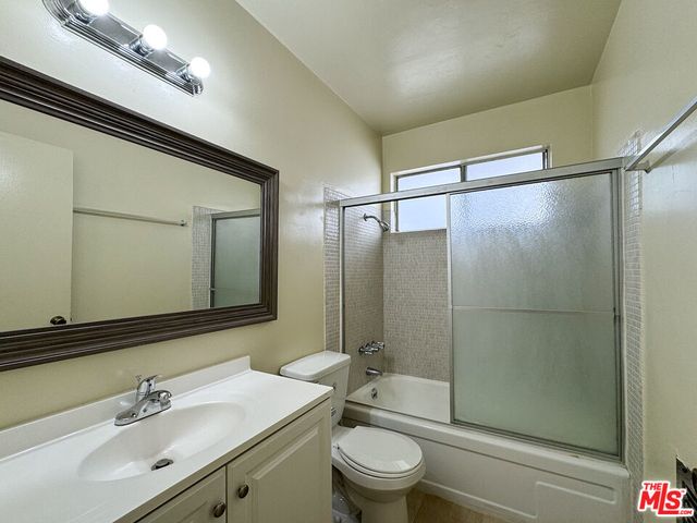 $1,795 | 4375 York Boulevard, Unit 208, Los Angeles, CA 90041