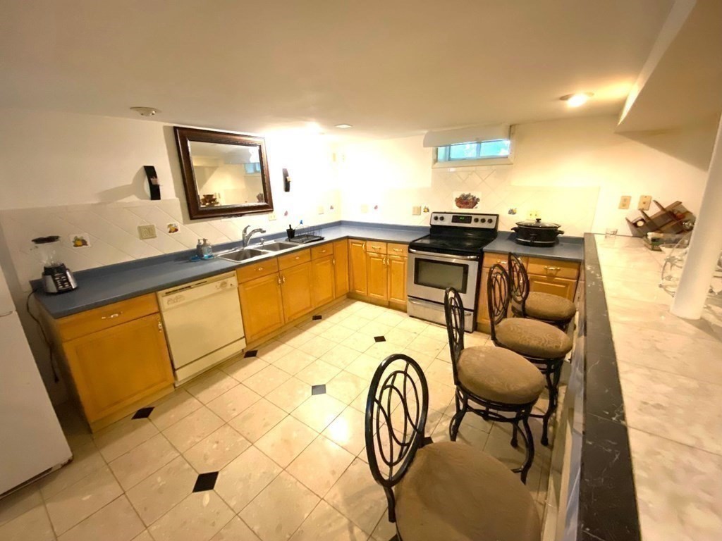 9 Dayton Street Springfield, MA 01118 - Photo 18 of 28 Gallery Image 18
