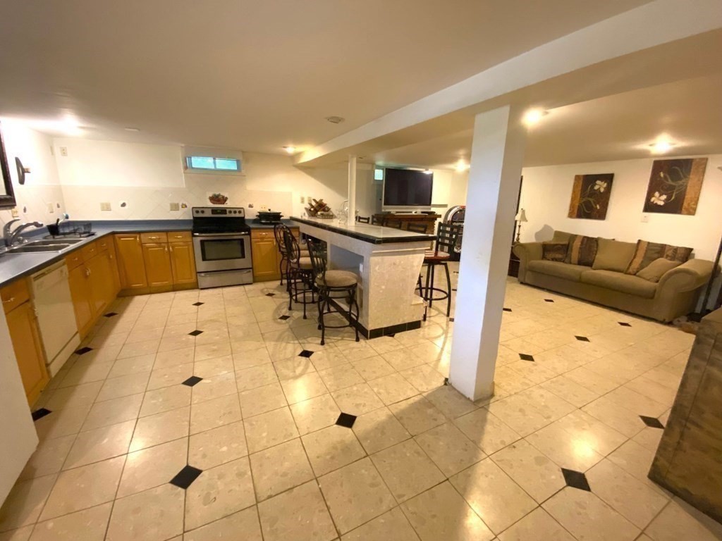 9 Dayton Street Springfield, MA 01118 - Photo 19 of 28 Gallery Image 19