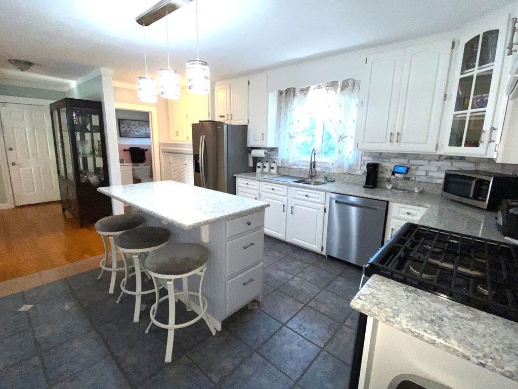 9 Dayton Street Springfield, MA 01118 - Photo 3 of 28 Gallery Image 3