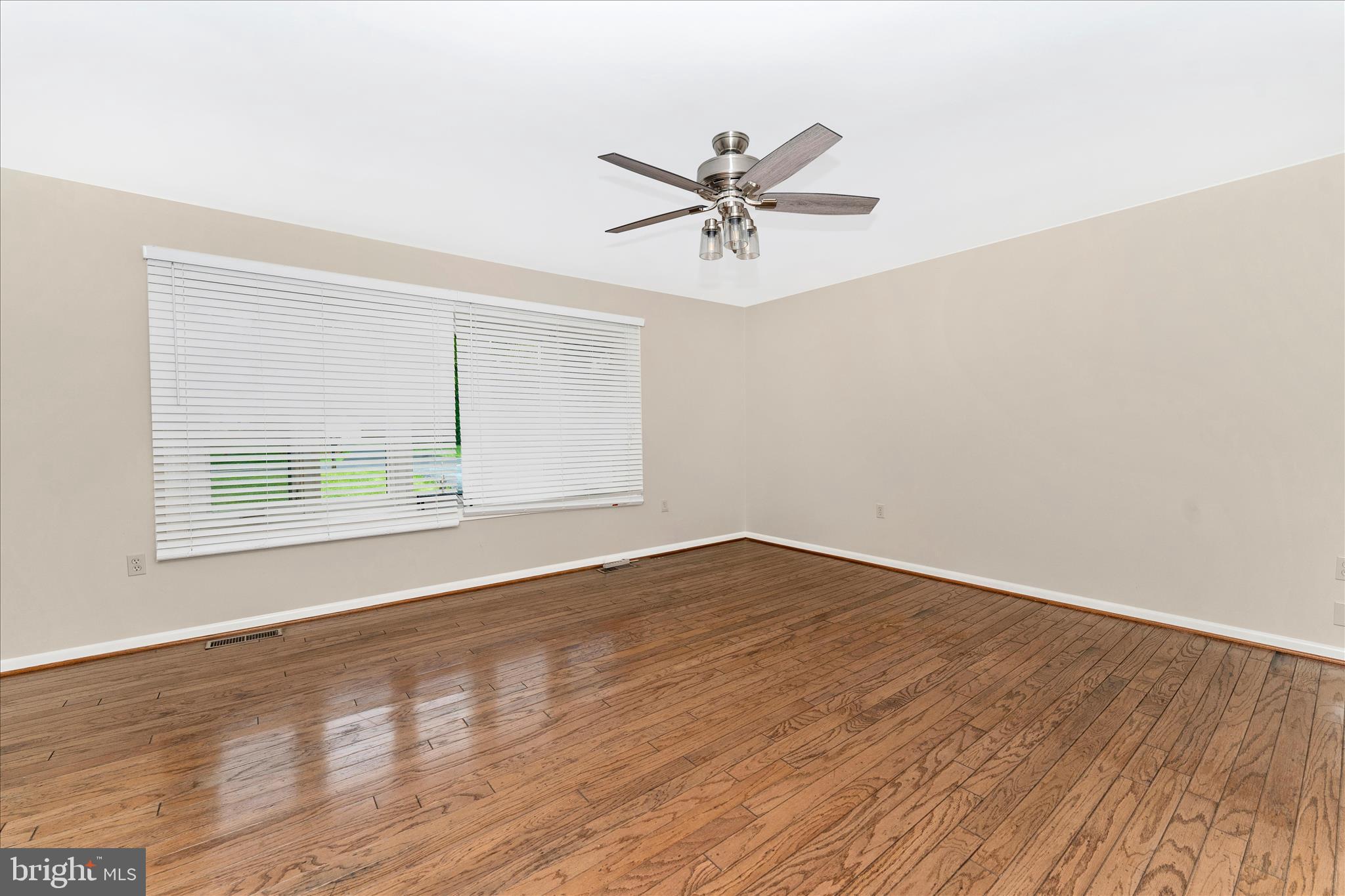 7023 Runkles Road Mount Airy, MD 21771 - Photo 5 of 49 Living Room