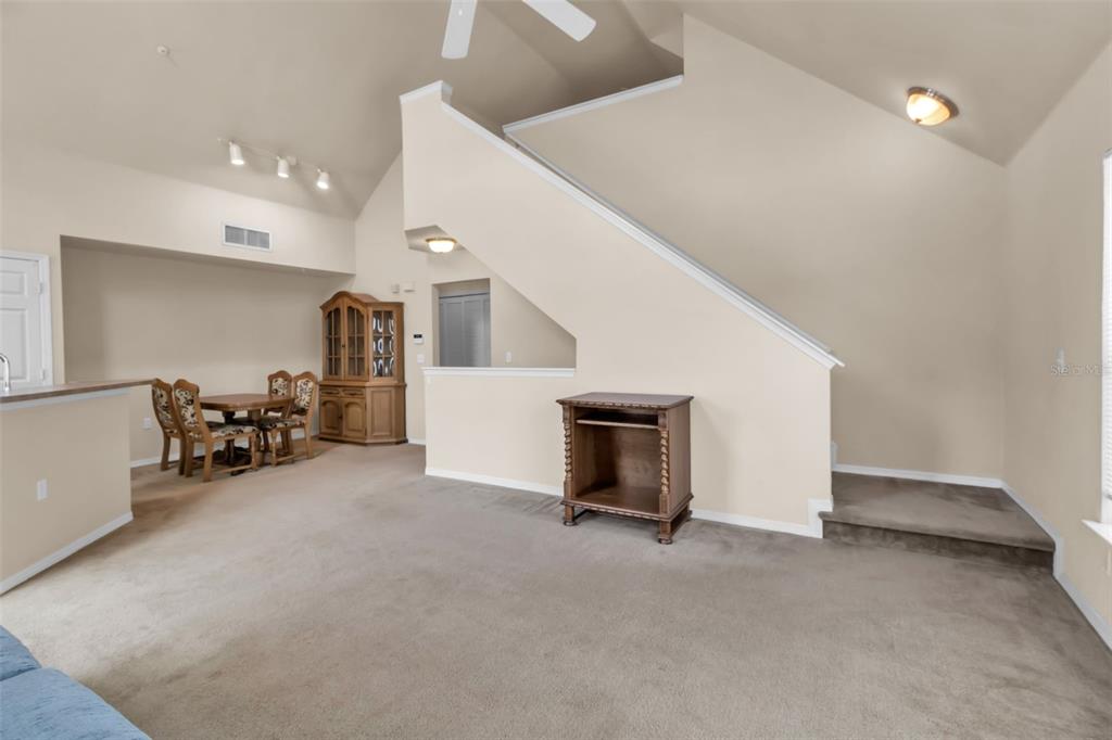 5541 Rosehill Road, Unit 202 Sarasota, FL 34233 - Photo 11 of 47