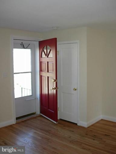 725 Bethnal Road Baltimore, MD 21229 - Photo 3 of 16 Entrance / Foyer