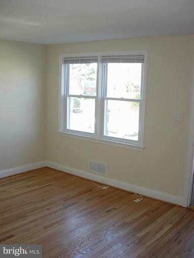 725 Bethnal Road Baltimore, MD 21229 - Photo 4 of 16 Living Room