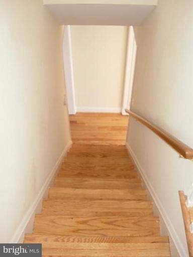 725 Bethnal Road Baltimore, MD 21229 - Photo 7 of 16 Staircase