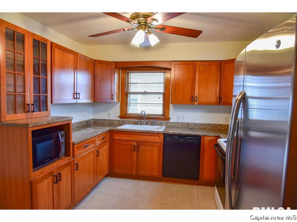 2067 Marland Street Springfield, IL 62702 - Photo 3 of 35