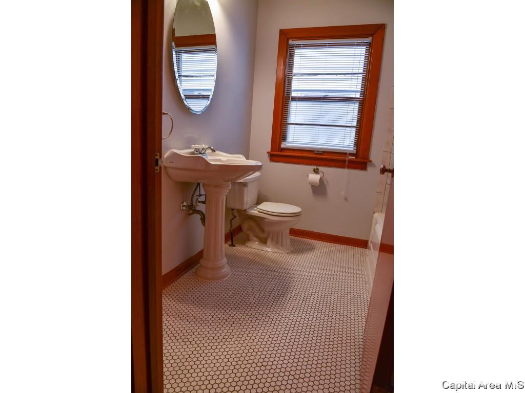 2067 Marland Street Springfield, IL 62702 - Photo 5 of 35
