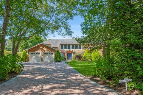 $3,395,000 | 31 East East Gate Road, Wainscott, NY 11975