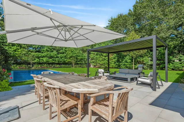 $3,395,000 | 31 East East Gate Road, Wainscott, NY 11975
