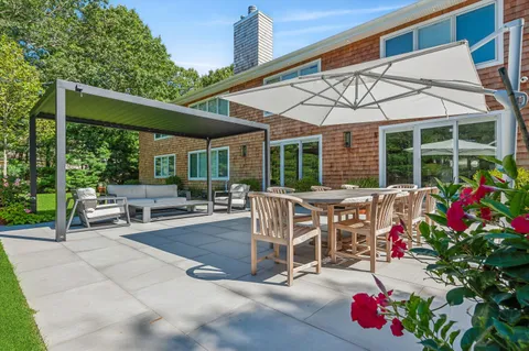 $3,395,000 | 31 East East Gate Road, Wainscott, NY 11975