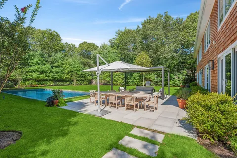 $3,395,000 | 31 East East Gate Road, Wainscott, NY 11975